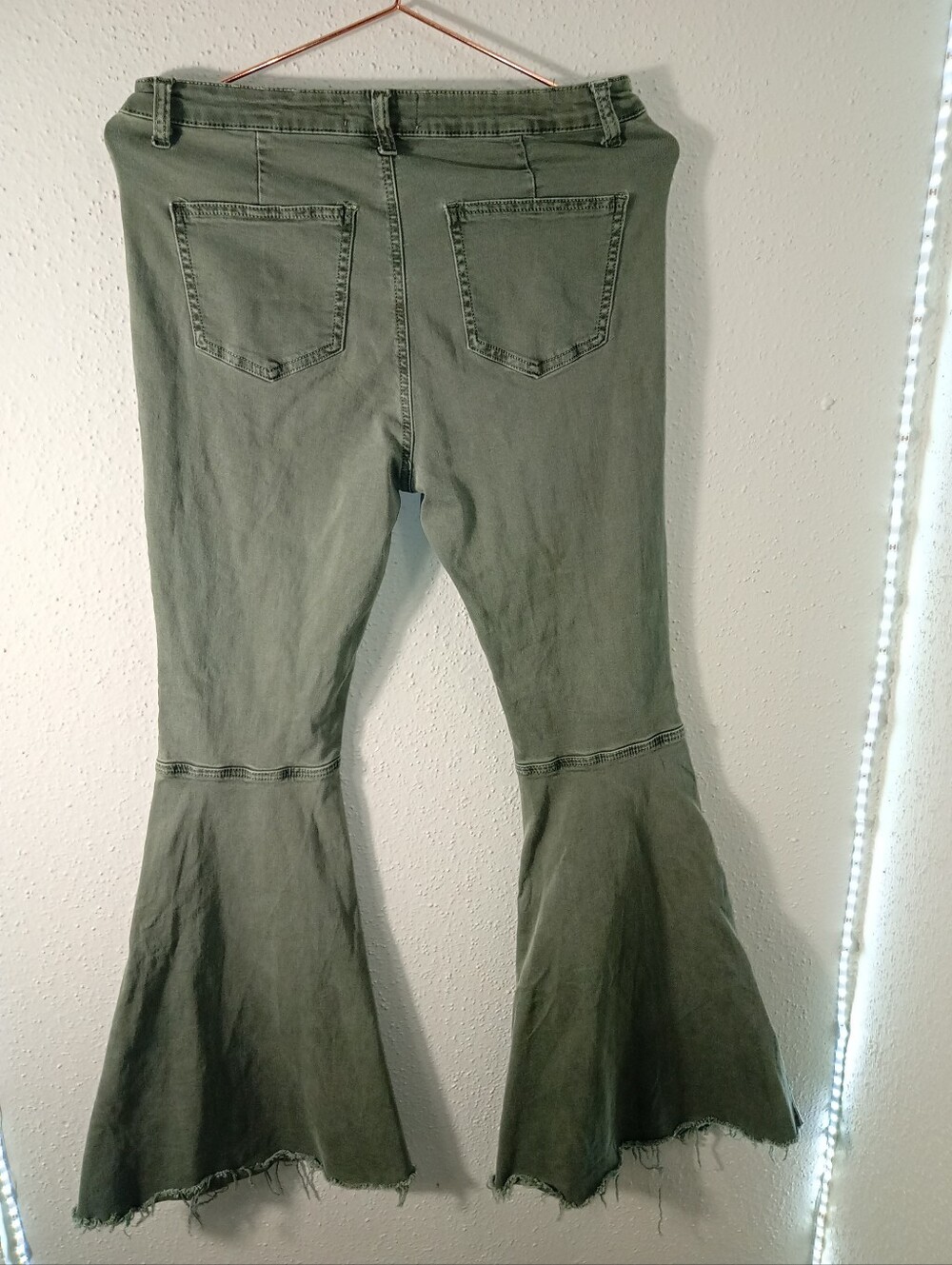 Medium Bulk Bundle Overalls, Bell Bottoms & Distressed Camo Shorts sz M - Picture 12 of 15